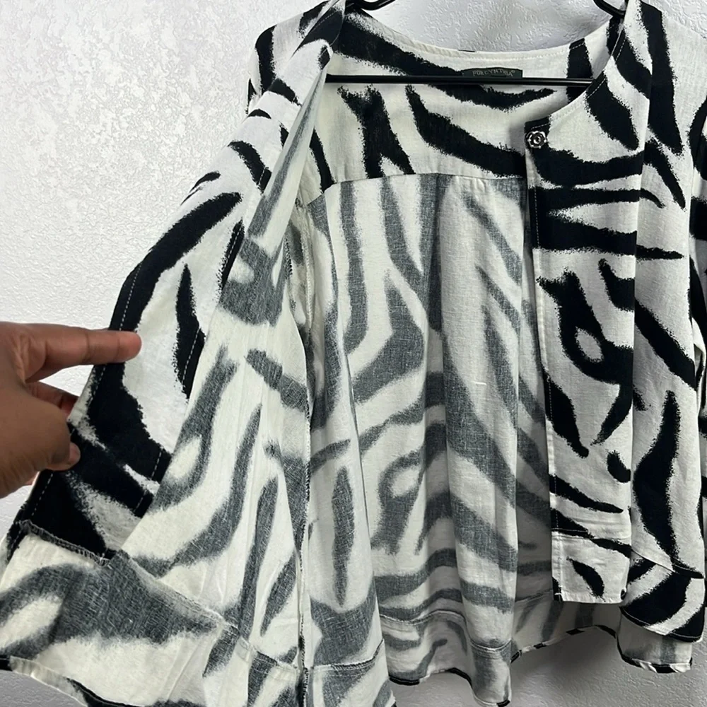 For Cynthia Black and White Zebra Print Blouse Sz M  Linen Blend Career TC0747 - Picture 10 of 10